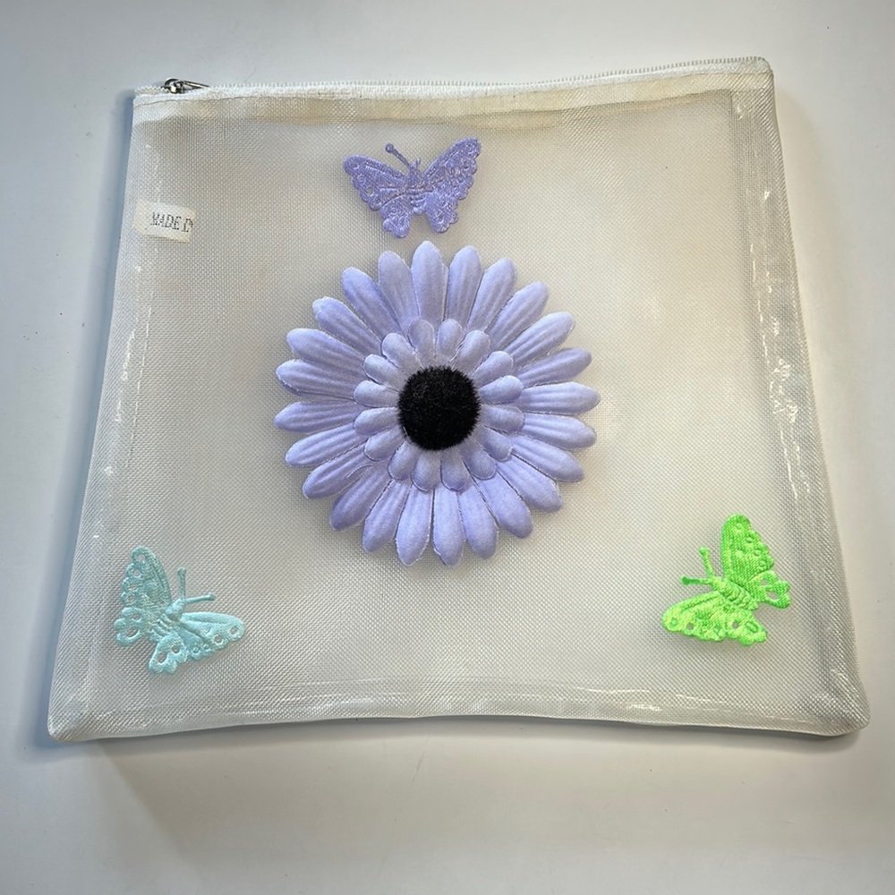 - Vintage floral & butterfly mesh travel bag